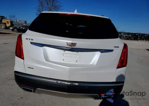2017 Cadillac Xt5 Platinum z USA, uszkodzony, nr VIN 1GYKNFRS7HZ142736